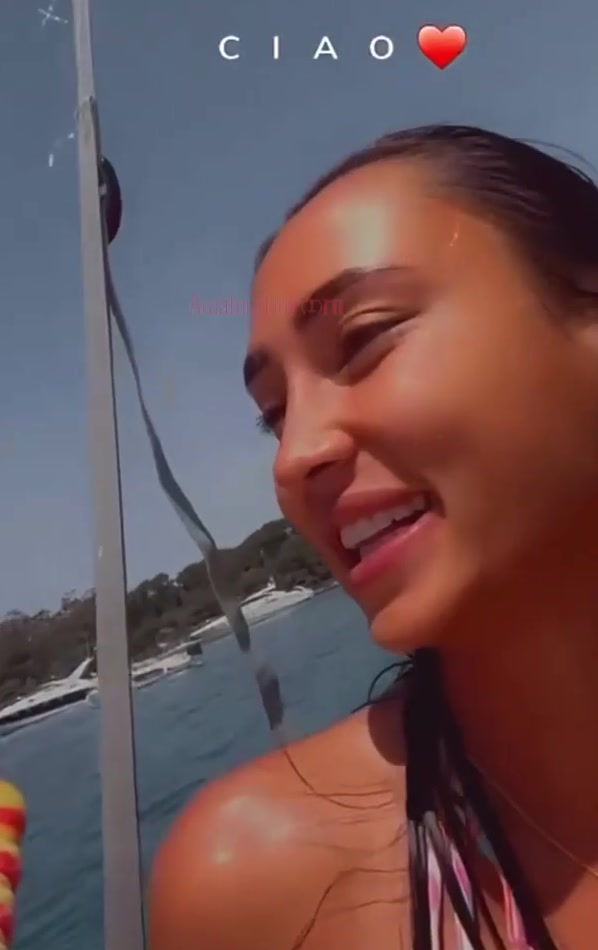 tchatco.co leak astrid nelsia Pretending to give a blowjob