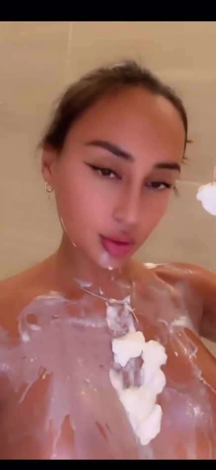 tchatco.co leak astrid nelsia Puts Cream on her Naked Tits