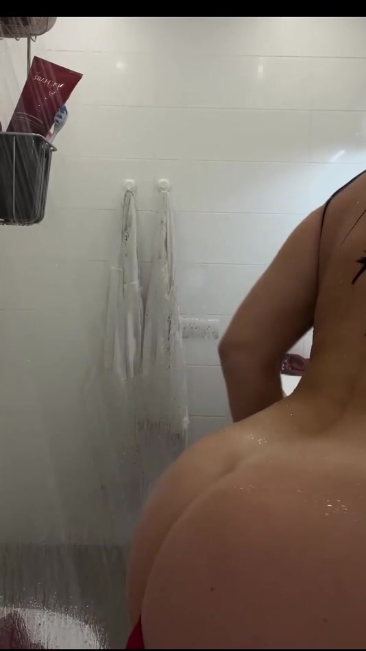 tchatco.co leak emilie nefnaf Naked Shower