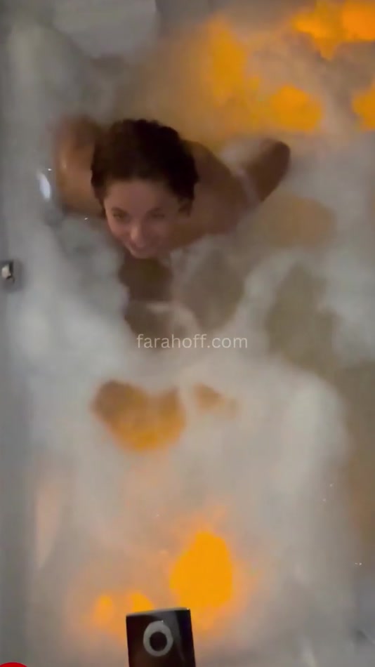 tchatco.co leak farah off nude jacuzzi