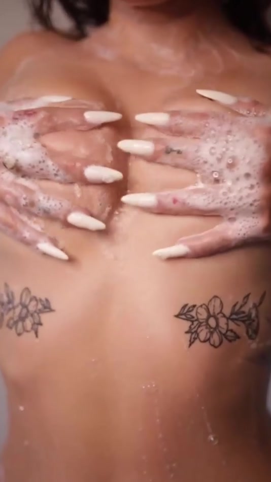 tchatco.co leak rosalie lessard nude shower